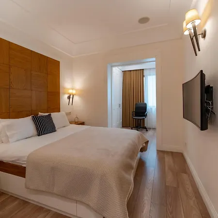 3-bedroom With Balcony & Elevator, Next To Taksim Square Lejlighed *