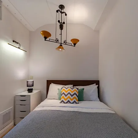 3-bedroom With Balcony & Elevator, Next To Taksim Square Istanbul