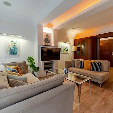 3-bedroom With Balcony & Elevator, Next To Taksim Square