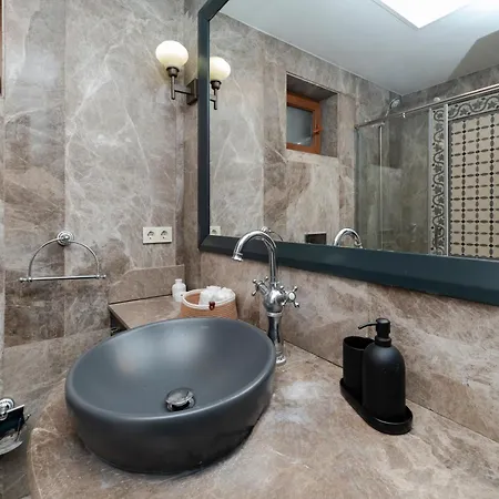 3-bedroom With Balcony & Elevator, Next To Taksim Square Lejlighed *