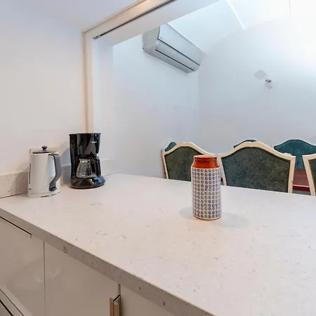 3-bedroom With Balcony & Elevator, Next To Taksim Square Istanbul
