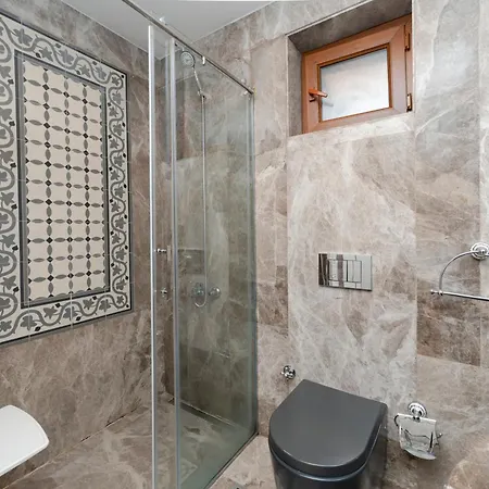 3-bedroom With Balcony & Elevator, Next To Taksim Square Апартаменты