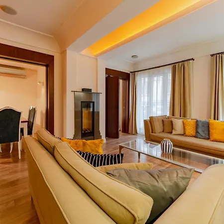 3-bedroom With Balcony & Elevator, Next To Taksim Square