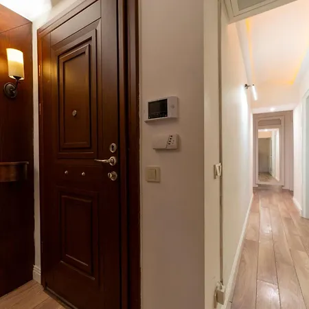 3-bedroom With Balcony & Elevator, Next To Taksim Square Istanbul