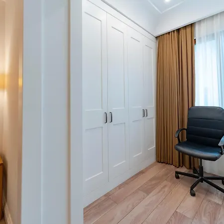 3-bedroom With Balcony & Elevator, Next To Taksim Square Апартаменты *