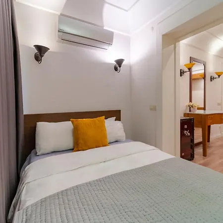Lejlighed 3-bedroom With Balcony & Elevator, Next To Taksim Square
