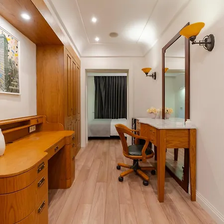 3-bedroom With Balcony & Elevator, Next To Taksim Square Апартаменты
