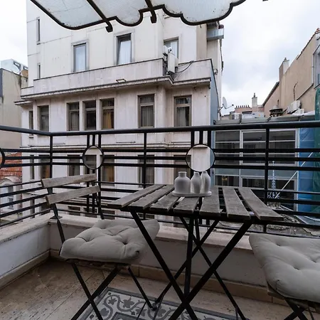 3-bedroom With Balcony & Elevator, Next To Taksim Square