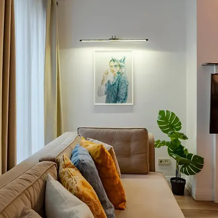 3-bedroom With Balcony & Elevator, Next To Taksim Square Апартаменты