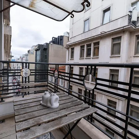 3-bedroom With Balcony & Elevator, Next To Taksim Square Апартаменты *